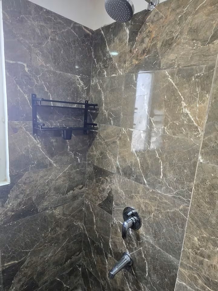 Jacuzzi Studio By Cayetana Near Airport| RiverView - Tap to explore photos