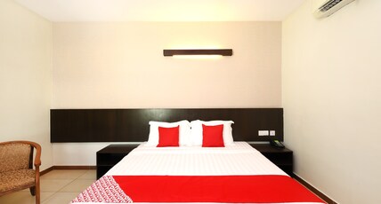 Hotel O Bei King Room Type - Deluxe King