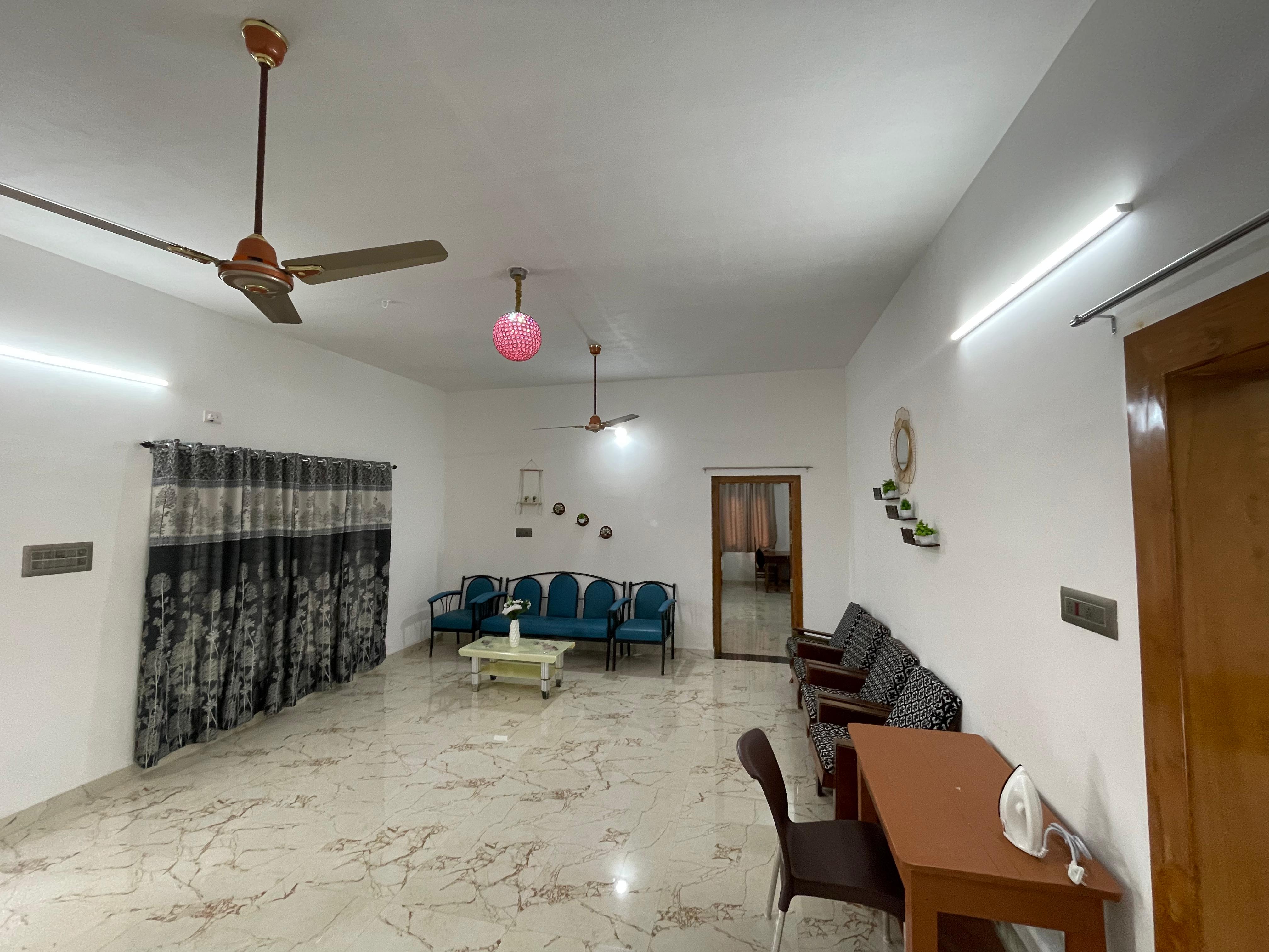 WHITE HOUSE HOMESTAY - Tap to explore photos