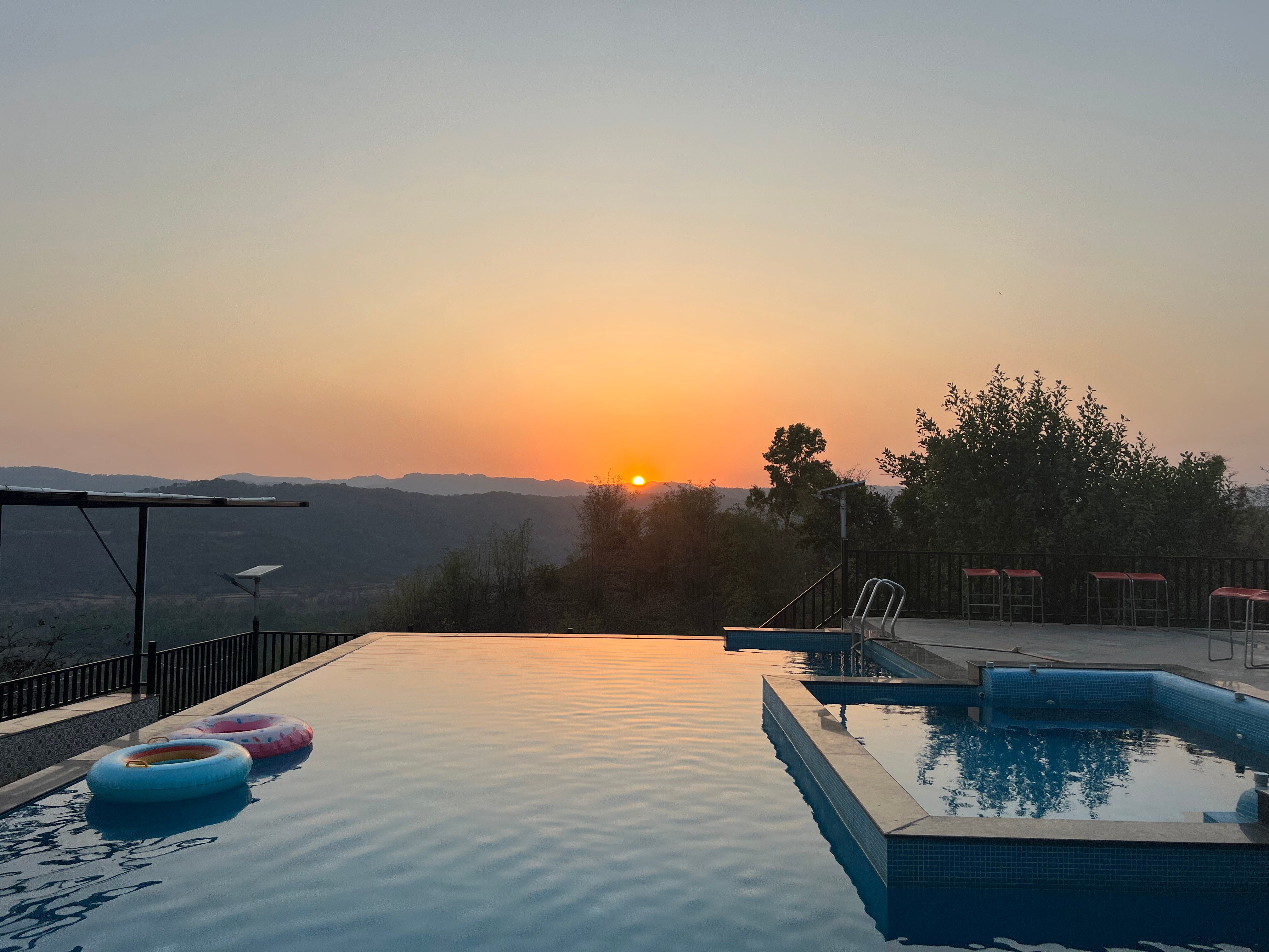 Vandhaara Luxury Stays - Tap to explore photos