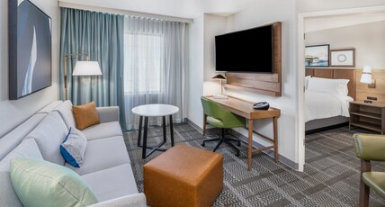 Staybridge Suites Denver - Cherry Creek Room Type - 1 Bedroom with Living and Kitchen Area