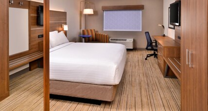 Holiday Inn Express Walnut Creek, an IHG Hotel Room Type - 1 King Bed Standard