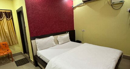HOTEL LISA GALAXY Room Type - DOUBLE ROOM
