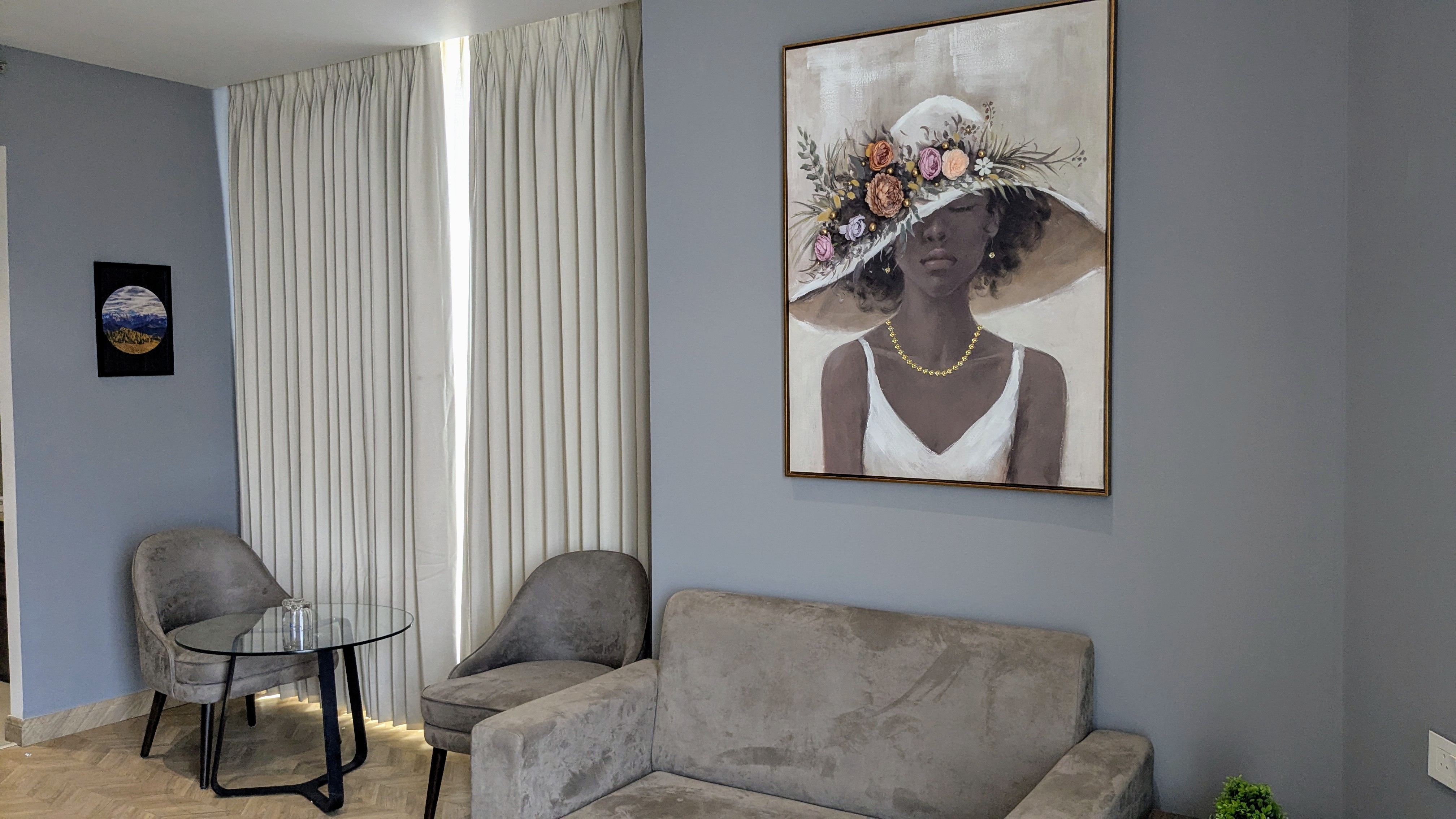 Studio Apt - 2TVs, WiFi & Free Parking - Tap to explore photos