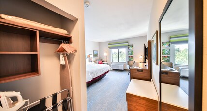 Hampton Inn & Suites by Hilton  Room Type - 1 KNG HEARING ACC NOSMOK