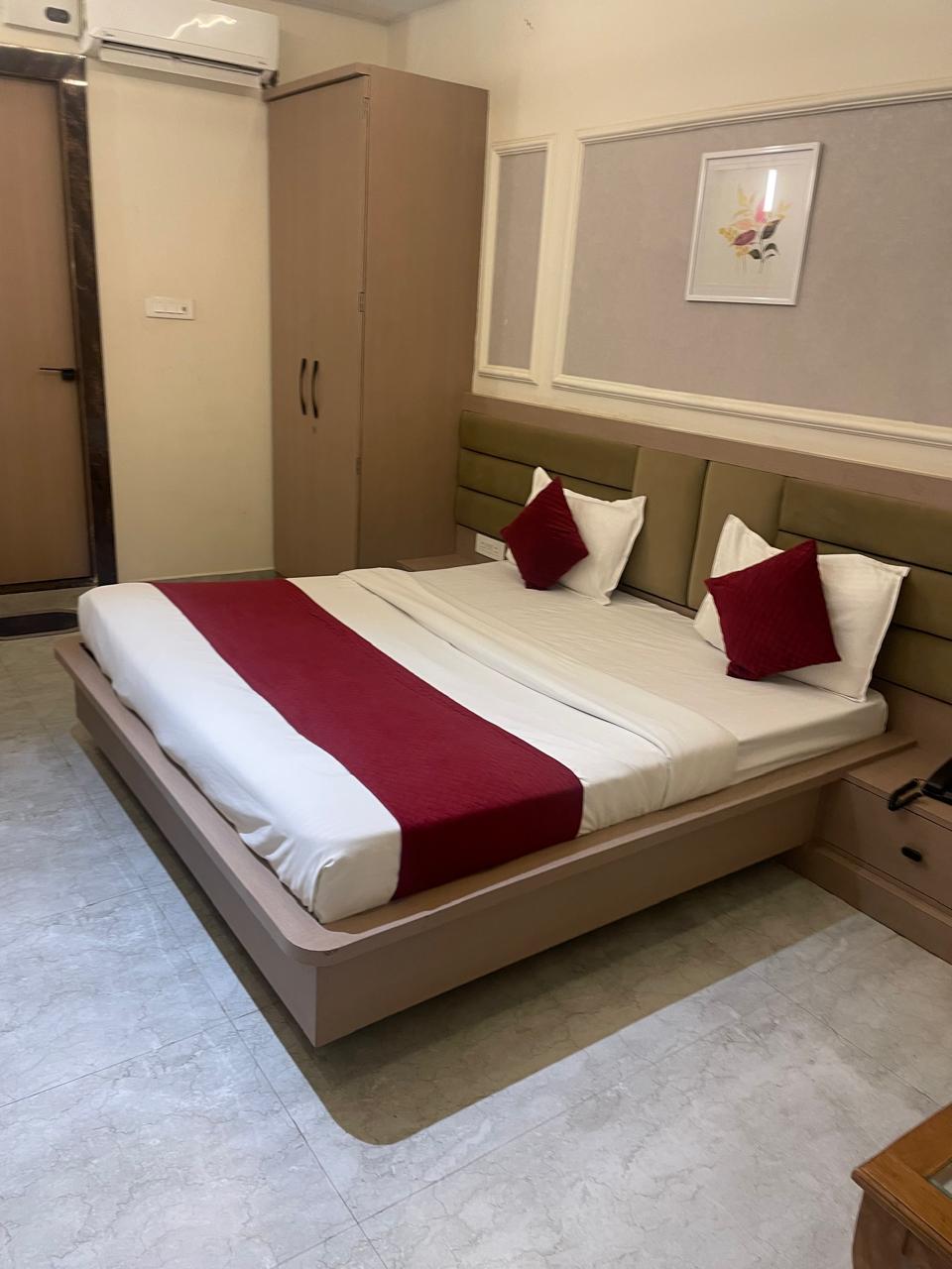 HOTEL NARAYANI HEIGHTS - Tap to explore photos