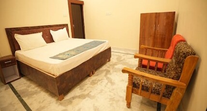 M/S POORVI INN Room Type - AC room
