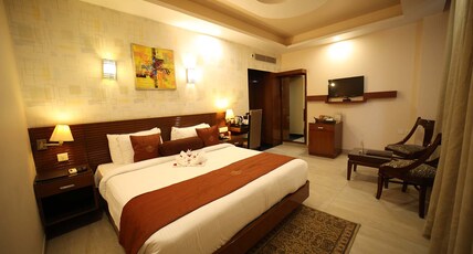 The Red Velvet Hotel Samarpan Room Type - Executive Room