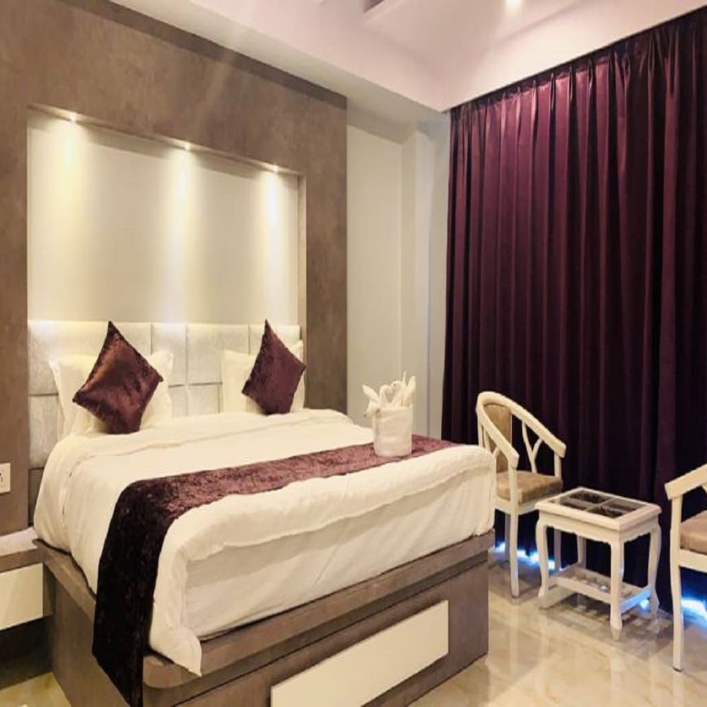 KITCHEN KING EXECUTIVE ROOMS - Tap to explore photos