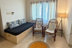 Little Pondy - Near To Beach In White Town