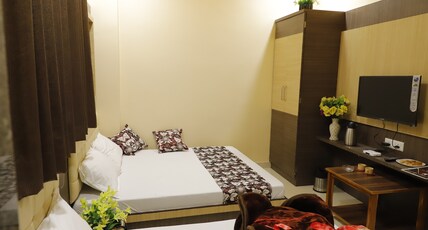 Hotel Royal Suites (100 Meters From Dargah) Room Type - ROYAL PREMIUM TRIPLE BED ROOM