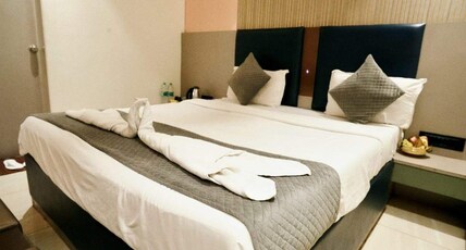 Hotel Park Inn Shirdi - ( 100m From Sai Temple ) Room Type - Five Bed Family Room