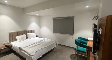 hotel skyboat inn Room Type - deluxe queen room