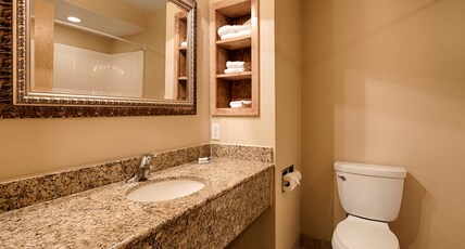 Best Western George West Executive Inn Room Type - 2 Queen Beds, Non-Smoking, Upstairs, Microwave And Refrigerator, High Speed Internet Access, Full Br