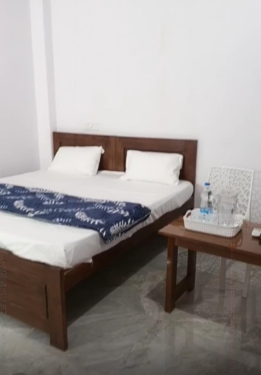 Hotel Aarav palace - Tap to explore photos