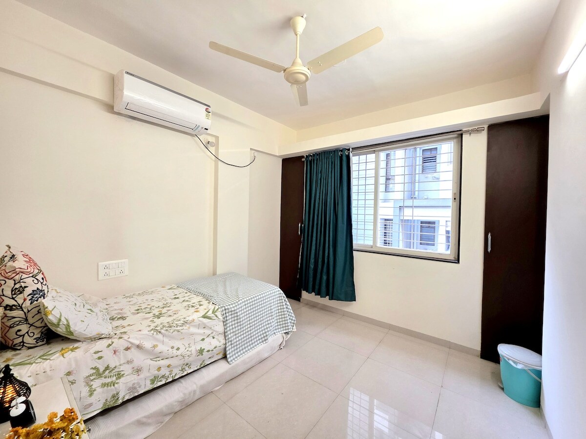 Stylish 2BHK Baner IT Hub Business Leisure - Tap to explore photos