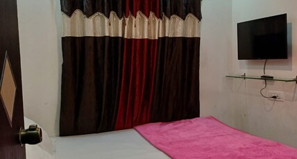 Livin Rooms In Kushalnagar Room Type - Couple rooms