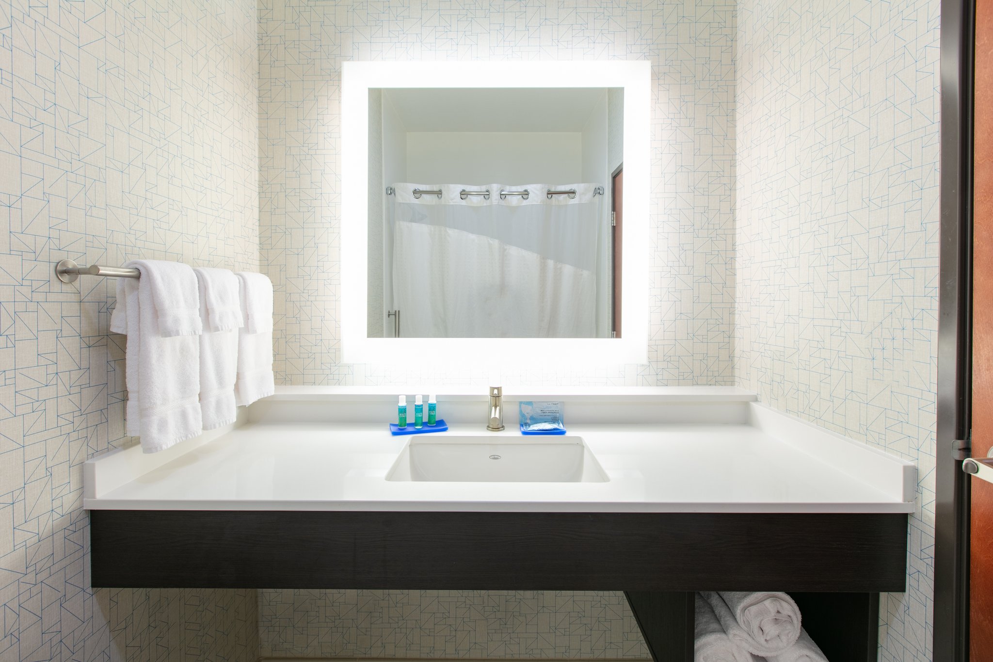 Holiday Inn Express Hotel & Suites Seaside Convention Center - Tap to explore photos