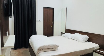 Saransh Resort Room Type - Deluxe Room