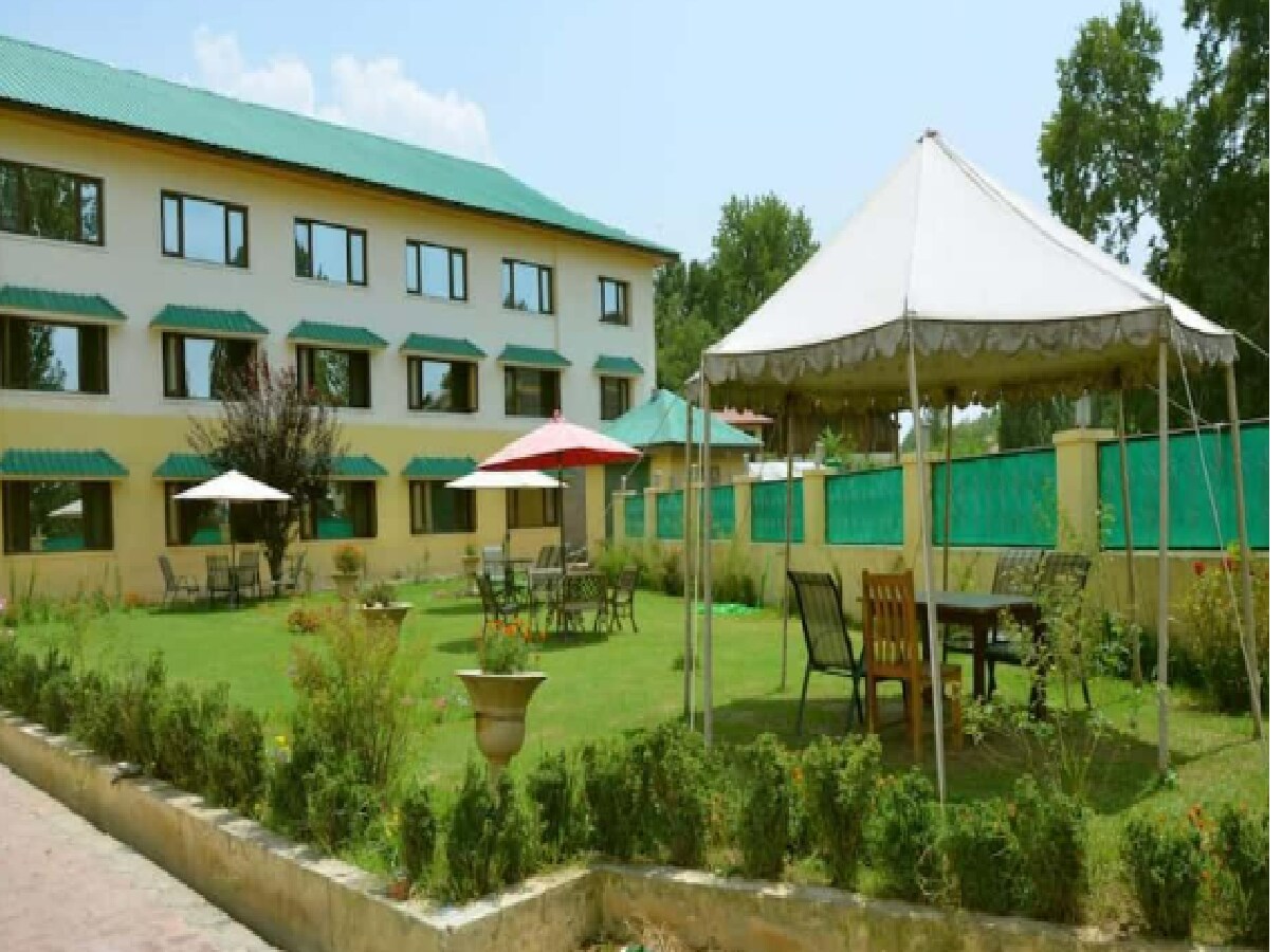 Hotel curio's All seasons - Tap to explore photos