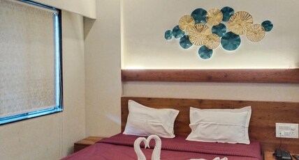 Hotel Amit Executive Room Type - Deluxe Room Ac River View (With Balcony)