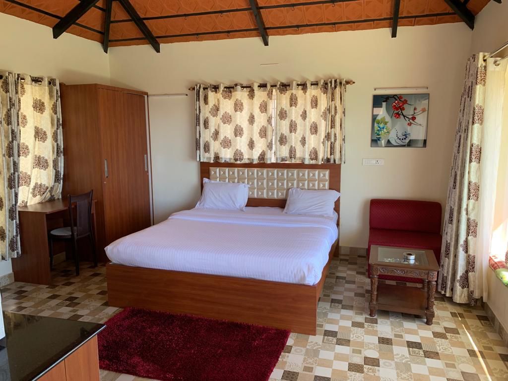 DE AMOR - Tap to explore photos