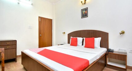 Hotel Sunshine Room Type - Deluxe AC Rooms