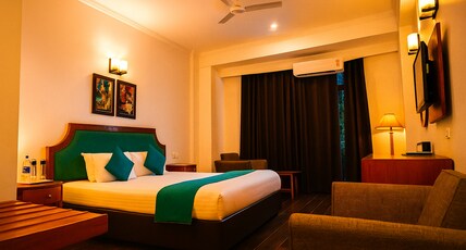 Jai Ma Inn Hotels Room Type - Super Deluxe Room
