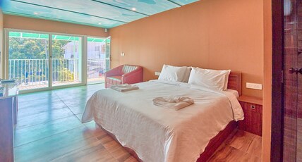 Ice cliff Resort Room Type - Wooden Ac Room