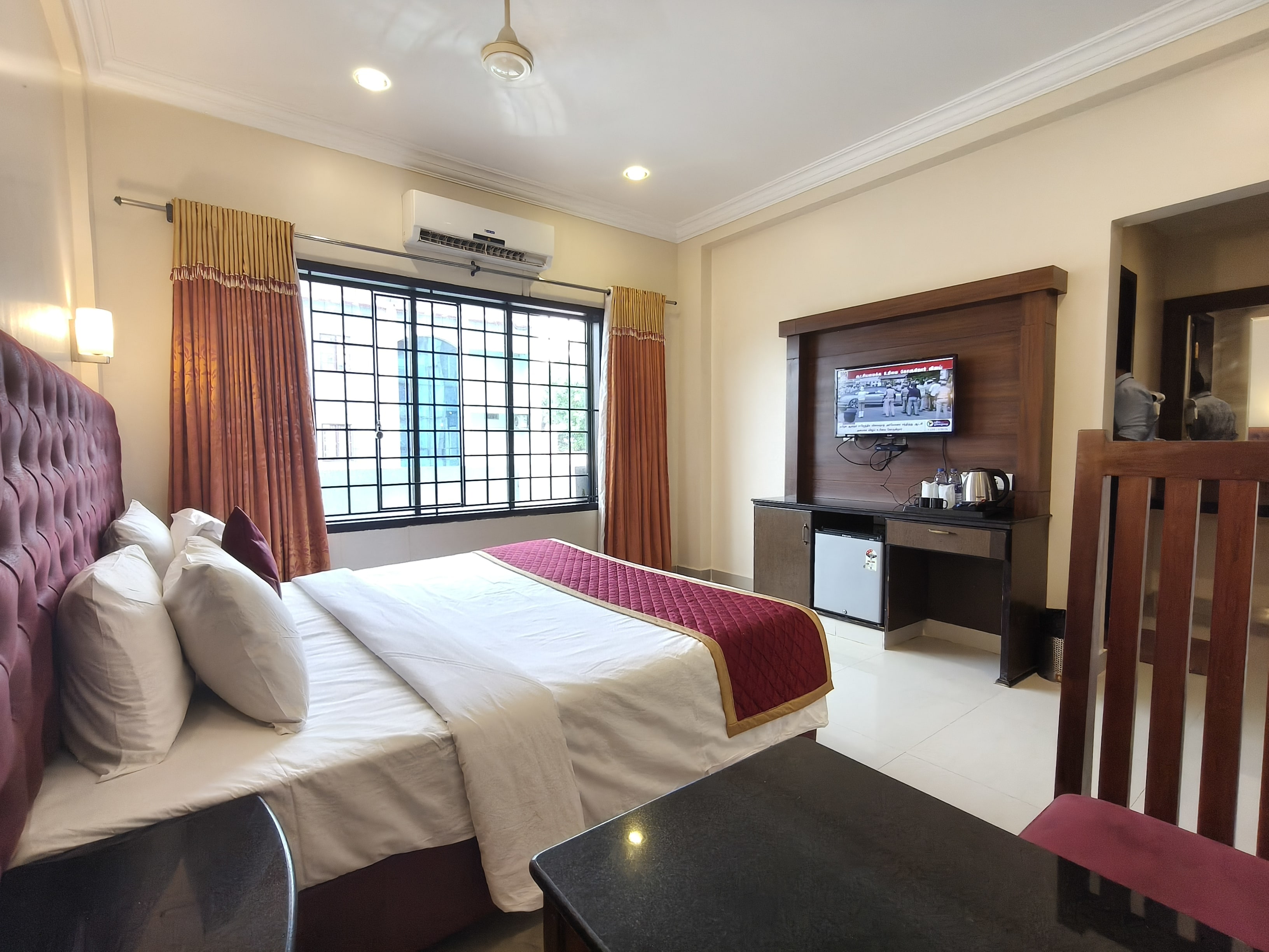 Hotel Sahana Castle - Tap to explore photos