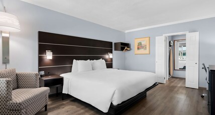 SureStay Plus Hotel by Best Western Brandywine Valley Room Type - Accessible - 1 Queen, Mobility Accessible, Bathtub, Non-Smoking, Full Breakfast