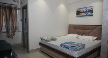 MANYAVAR GUEST HOUSE Room Type - Deluxe Room - AC