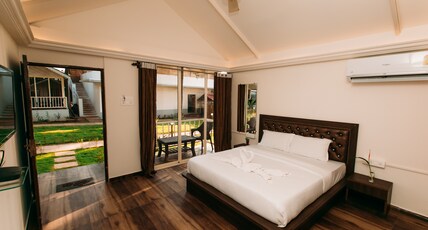 SUNSET WAVES RESORT Room Type - Deluxe Cottage with Partial Seaview and Balcony