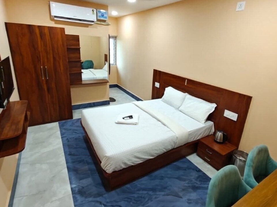 Hotel O Atala Main Road Bhubaneswar - Tap to explore photos