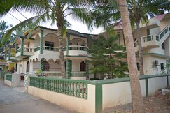 Vailankanni Guesthouse | Rooms & Kitchen