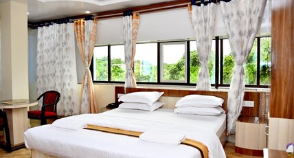 GKM Grand Room Type - AC Deluxe Double Bed Room With Free Airport Drop or Harbor Drop