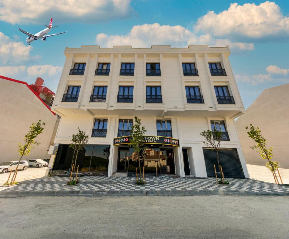 Hilltown Airport Hotel - Tap to explore photos