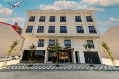 Hilltown Airport Hotel