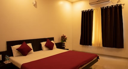 Hotel Palacious Room Type - Standard Double Bed Non AC Hotel Palacious Room Type - Standard Double Bed Non AC