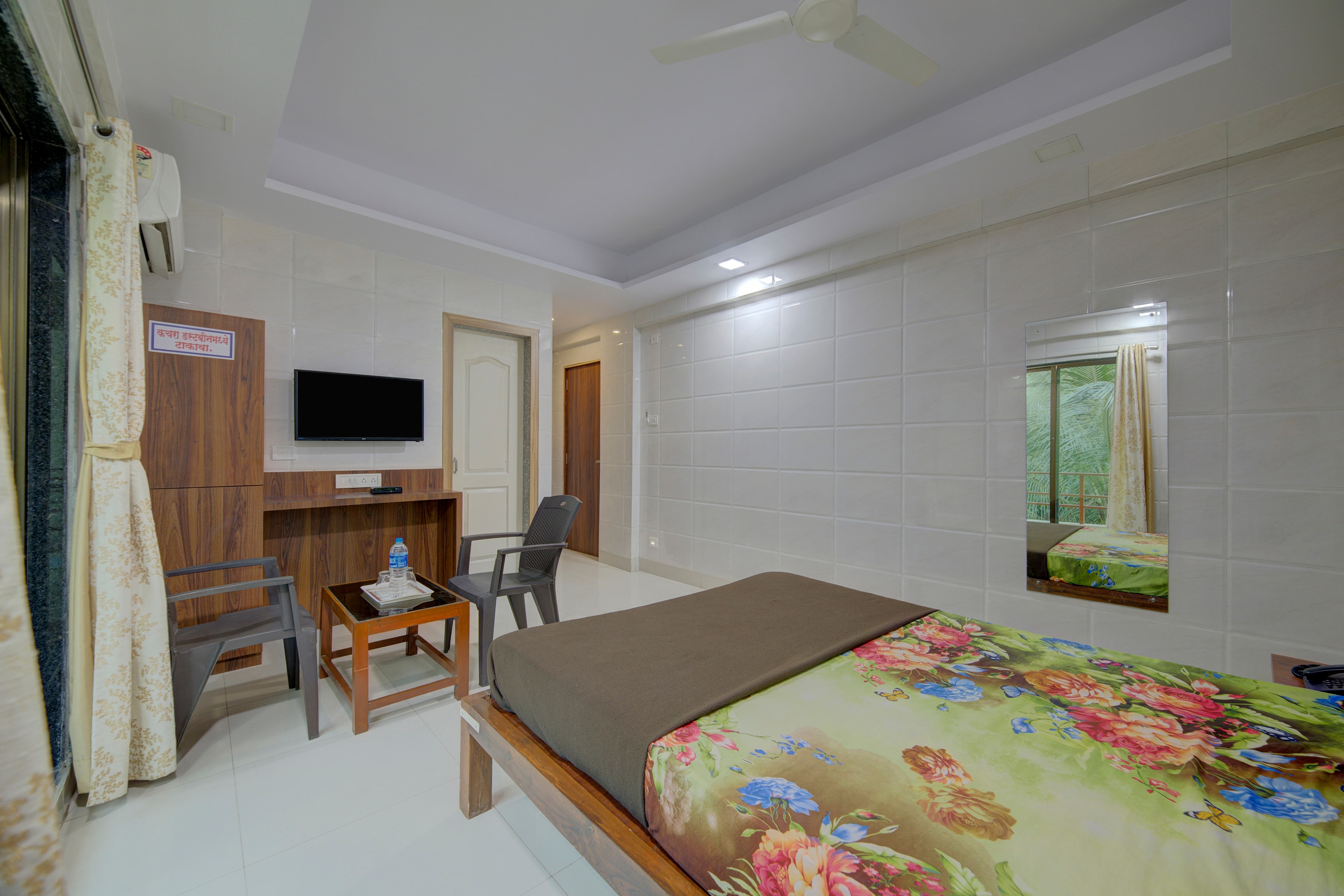 Kohinoor Cottage | Rooms with Wi-Fi - Tap to explore photos