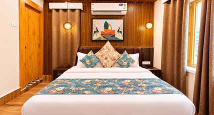 Adlife Classic Room Type - Deluxe Room Non AC Adlife Classic Room Type - Deluxe Room Non AC