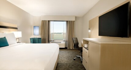 Holiday Inn Bloomington - Normal Room Type - 1 King Bed Standard