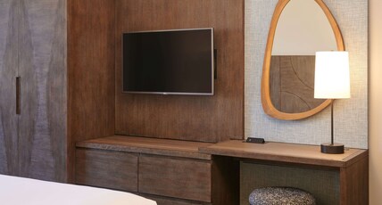 Embassy Suites by Hilton Waikiki Beach Walk Room Type - 2QN MOB HR ACC W TUB CTYVW
