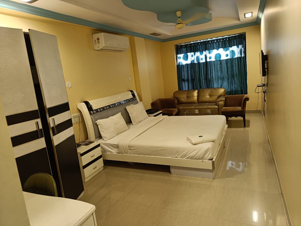 OYO 1693 Hotel Orient Inn