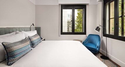 Hilton Melbourne Little Queen Street Room Type - KING JUNIOR SUITE