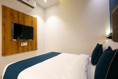 Hotel Astros , Near Kokilaben Ambani Hospital