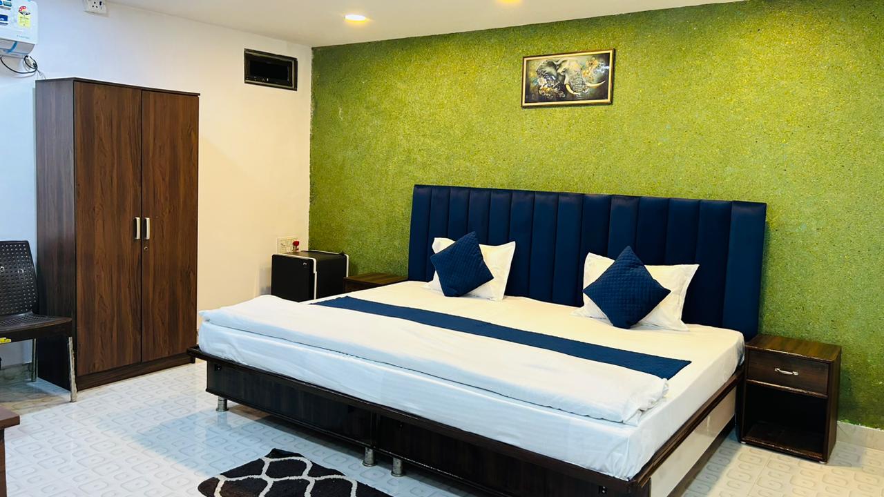 Royal excellency inn - Tap to explore photos