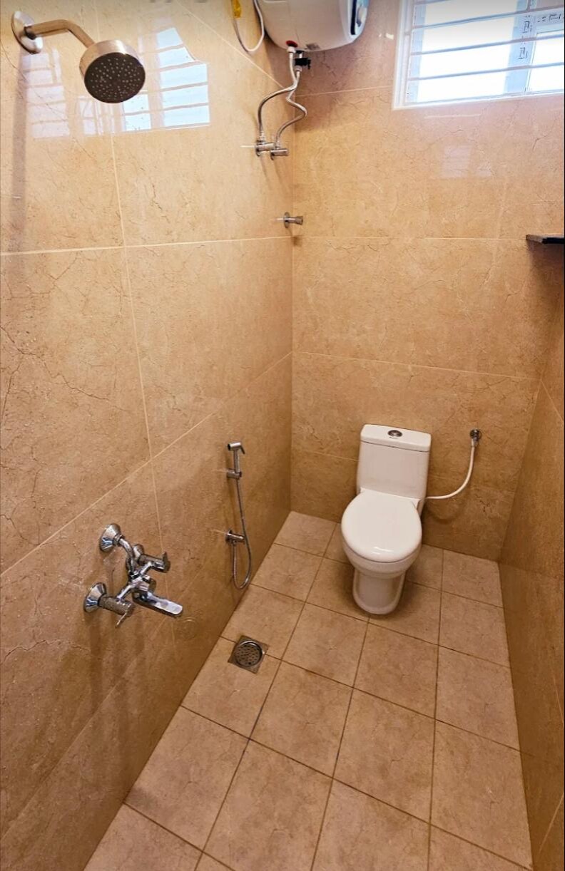Chippy Service Apartments 11 - Tap to explore photos
