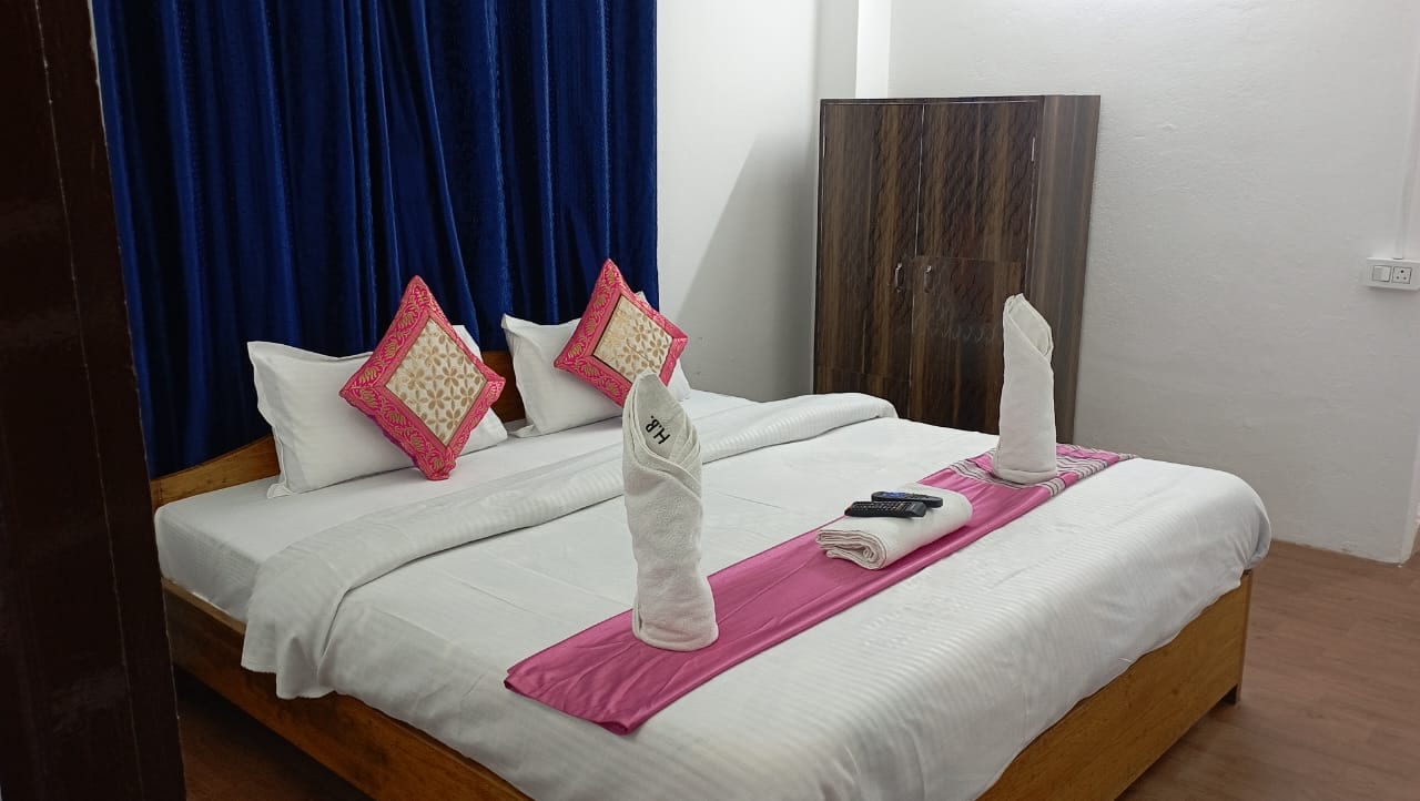 Bhaichung - Tap to explore photos