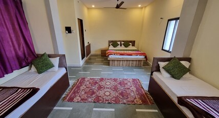 Hotel Shree Shivtam Room Type - Deluxe Family AC room